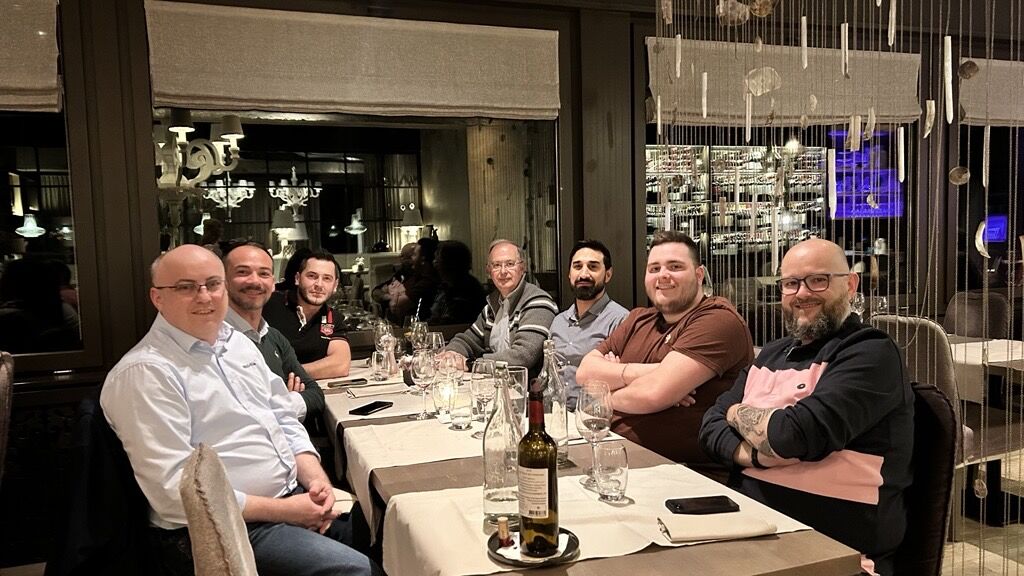 urn_li_image_D4E22AQE5AeMa7FVZgg