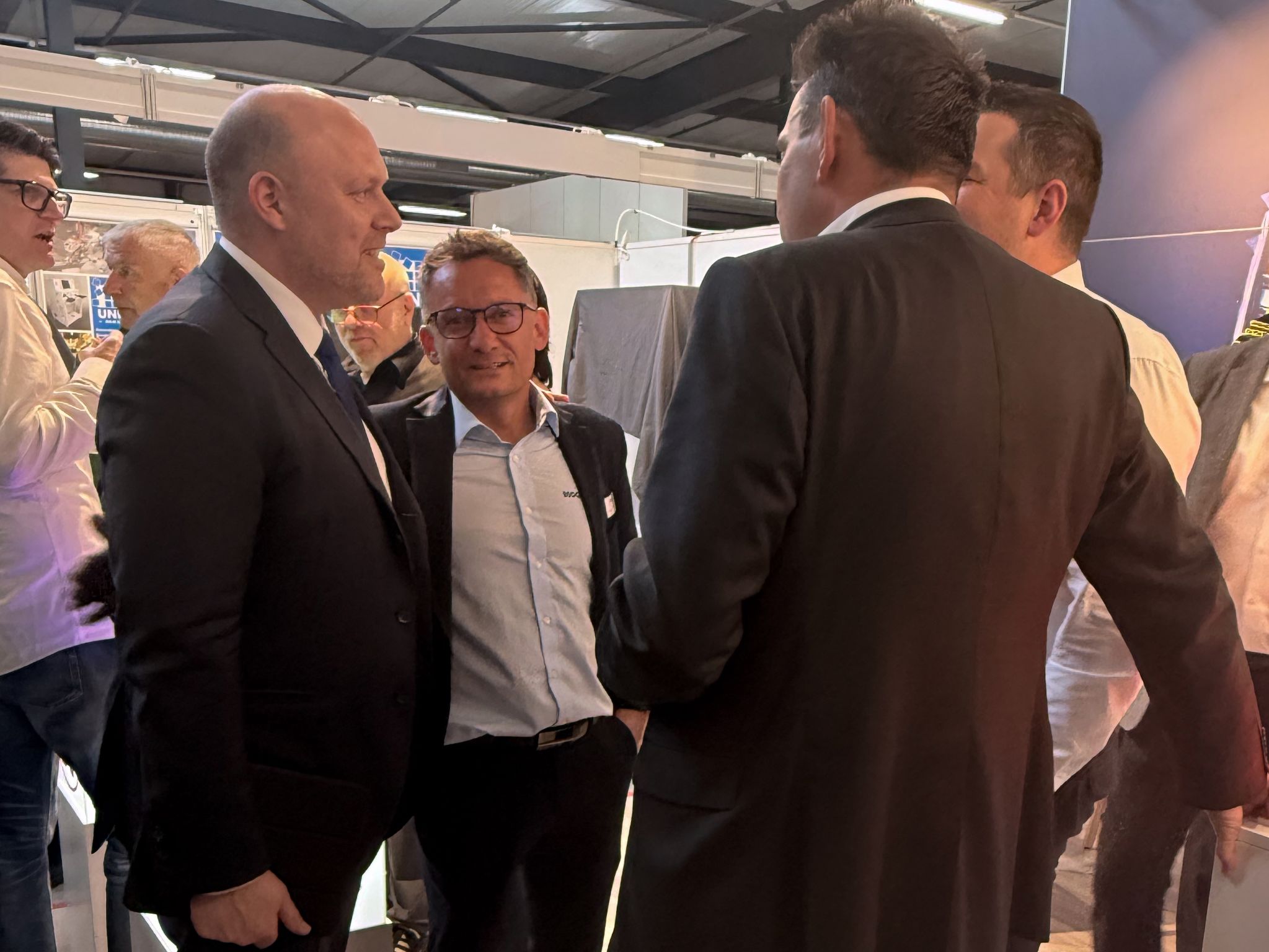 urn_li_image_D4E22AQEzdeyT_CtUmQ